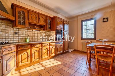 Maison - 200 m² - 8 pièces