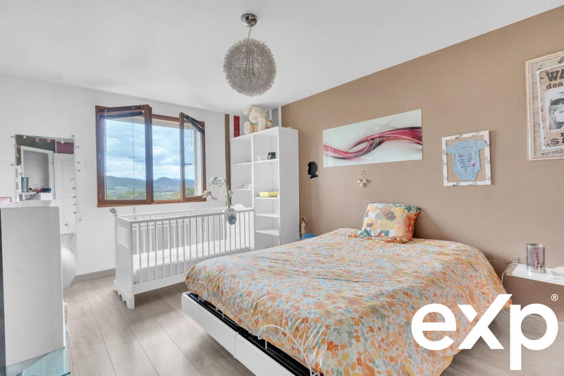 Maison - 167 m² - 6 pièces