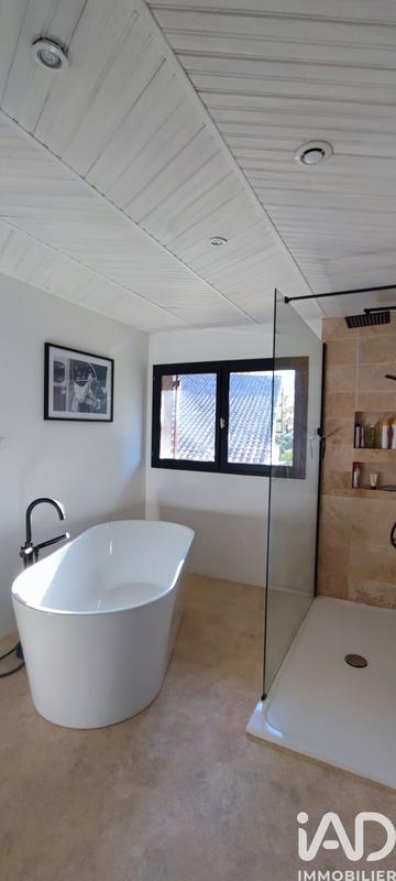 Maison - 229 m² - 7 pièces