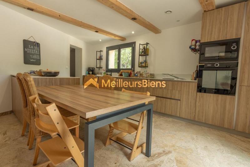 Propriété - 258 m² - 8 pièces