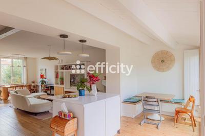 Maison - 196 m² - 7 pièces