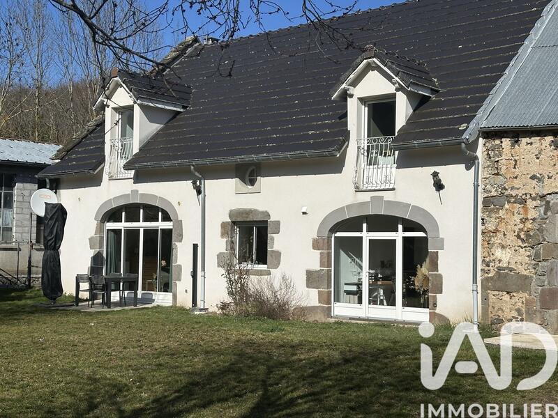 Maison - 234 m² - 8 pièces