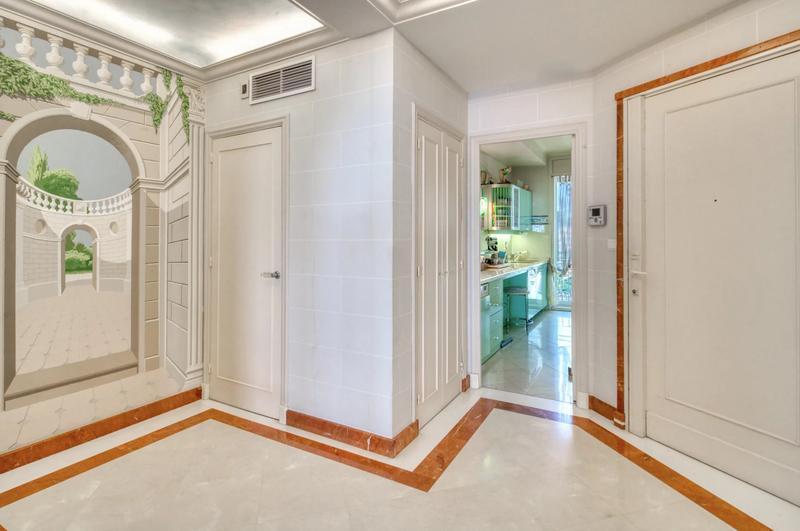 Appartement - 270 m² - 8 pièces