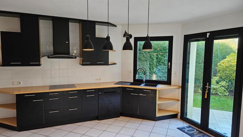 Maison - 210 m² - 9 pièces