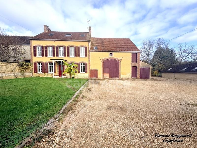 Maison - 225 m² - 8 pièces