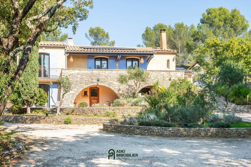 Propriété - 335 m² - 10 pièces