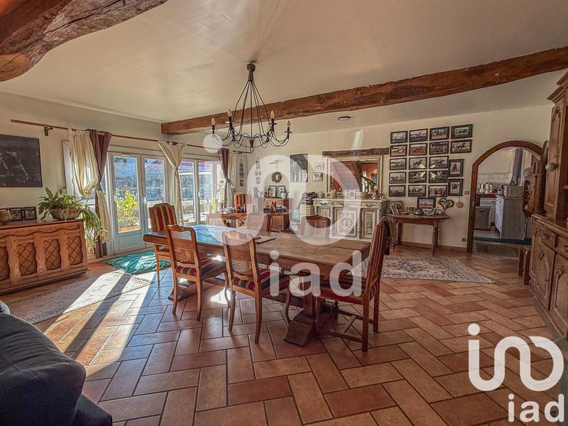 Maison - 221 m² - 7 pièces