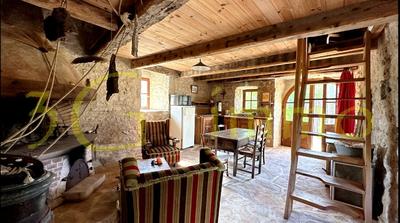 Maison - 248 m² - 11 pièces