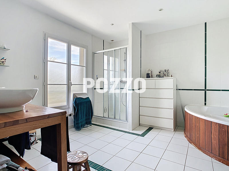 Maison - 200 m² - 7 pièces