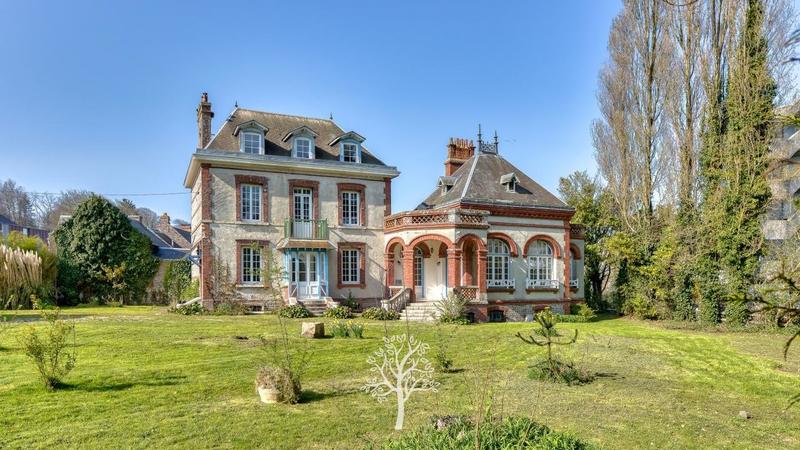 Villa - 336 m² - 13 pièces