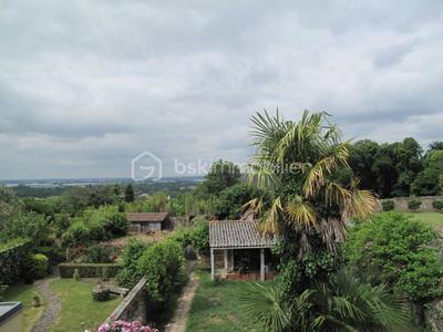 Maison de bourg - 96 m² - 6 pièces