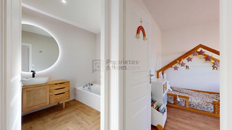 Maison - 258 m² - 8 pièces