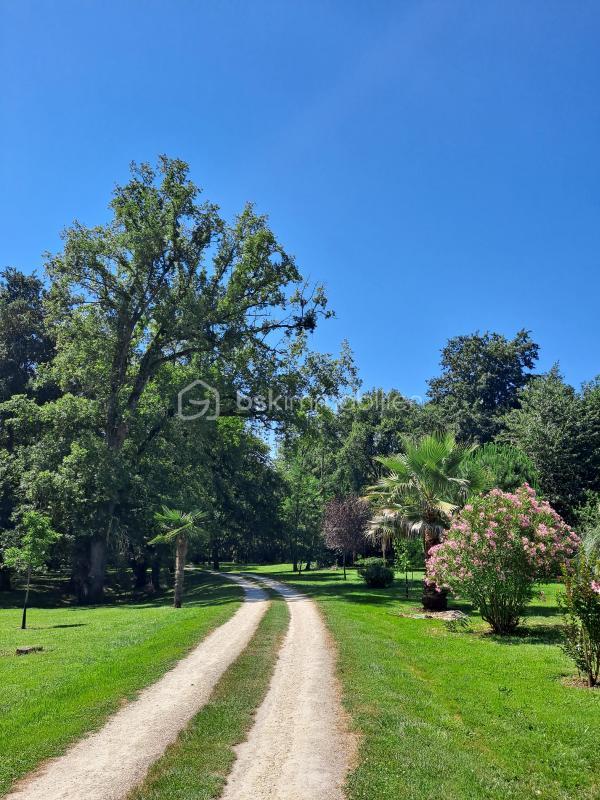 Château - 520 m² - 18 pièces