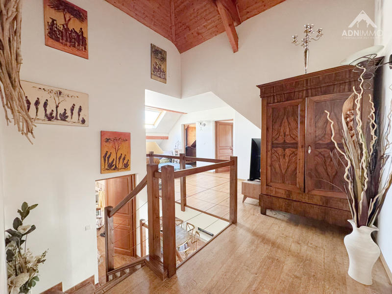 Maison - 212 m² - 5 pièces