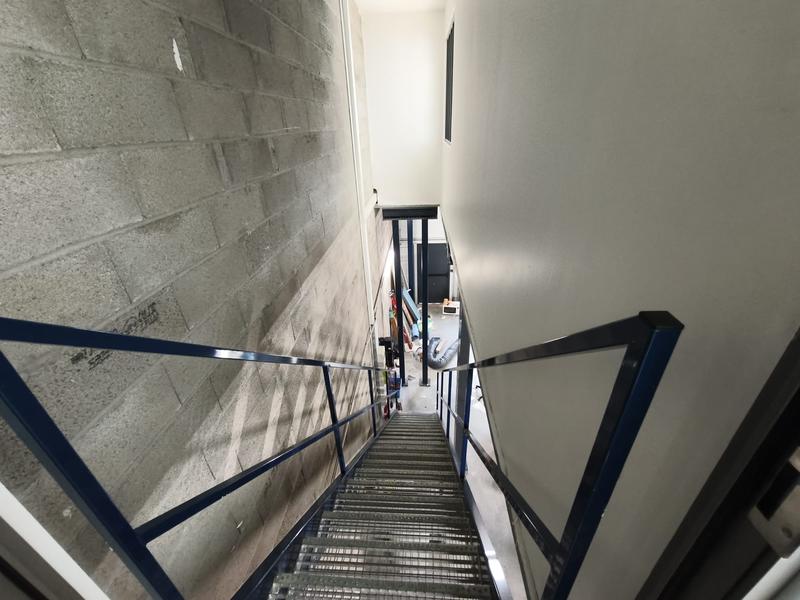 Entrepôt - 120 m² - 2 pièces