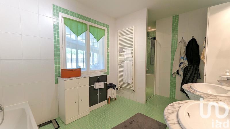 Maison - 250 m² - 8 pièces