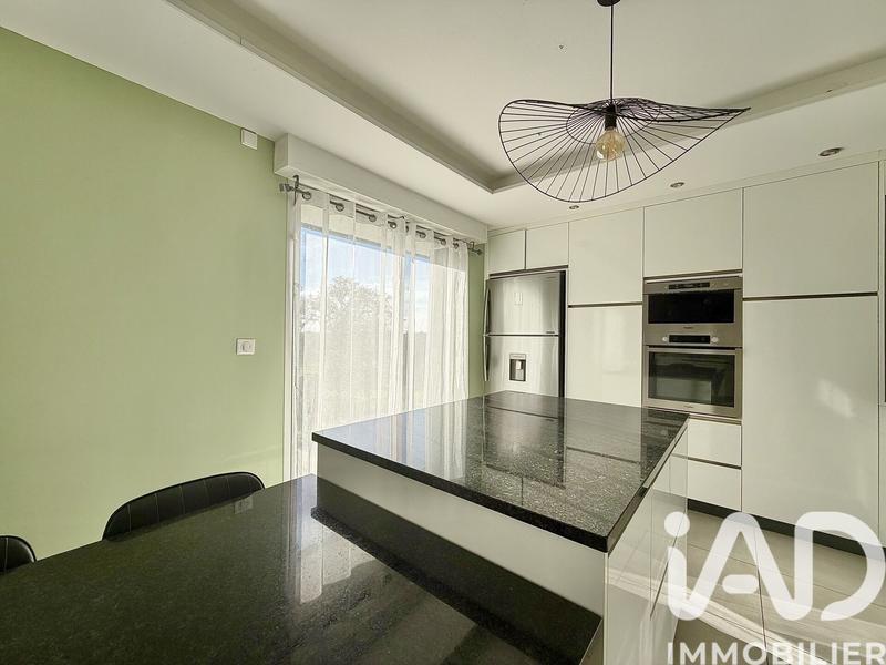 Maison - 217 m² - 8 pièces