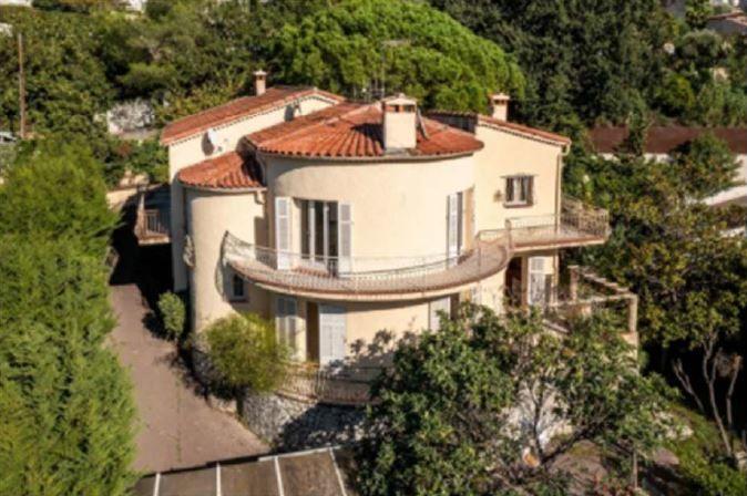 Maison - 330 m² - 8 pièces