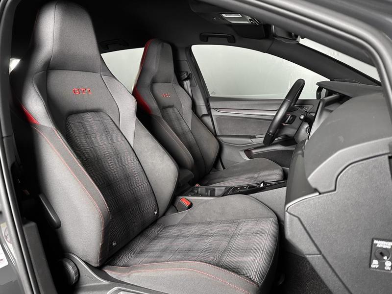 Volkswagen Golf 8 Gti 2.0 Tsi 245ch Dsg Ja18p Digital Cockpit Carplay Baquets Alcantara Black Style