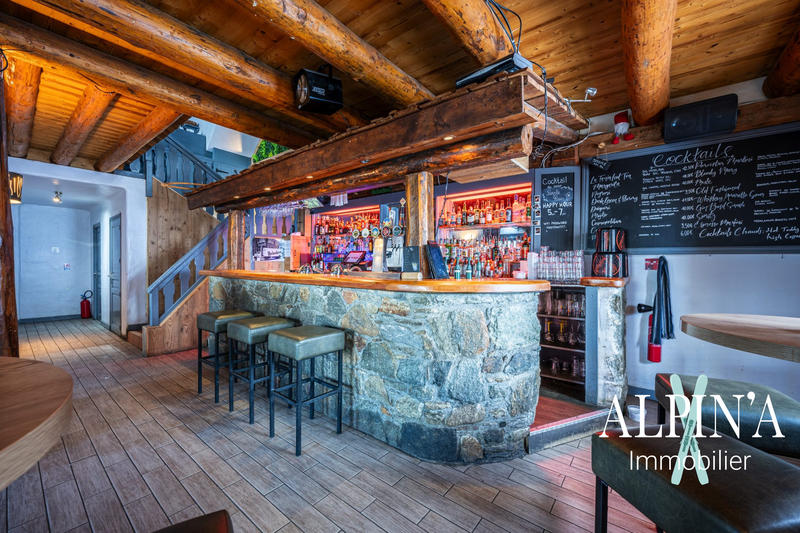 Châlet - 379 m² - 10 pièces