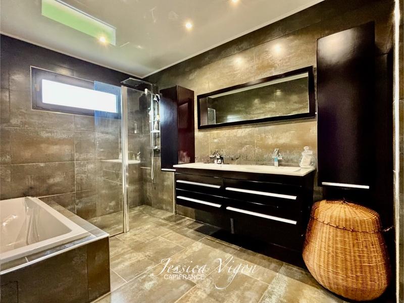 Maison - 194 m² - 6 pièces