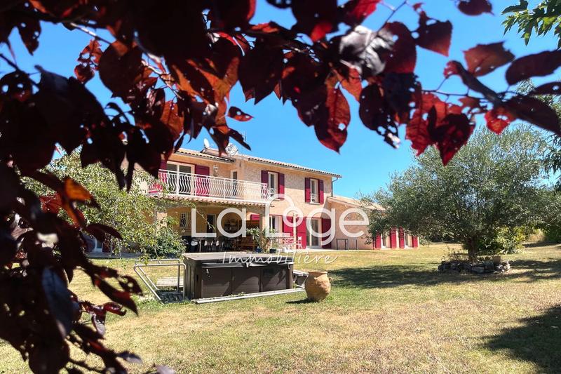 Maison - 208 m² - 8 pièces