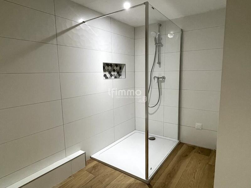 Maison - 250 m² - 10 pièces