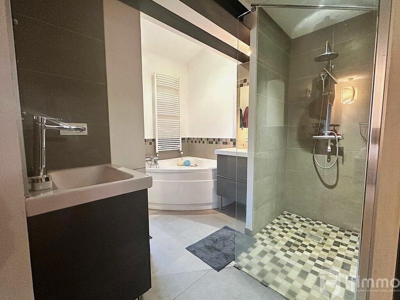 Maison - 281 m² - 12 pièces