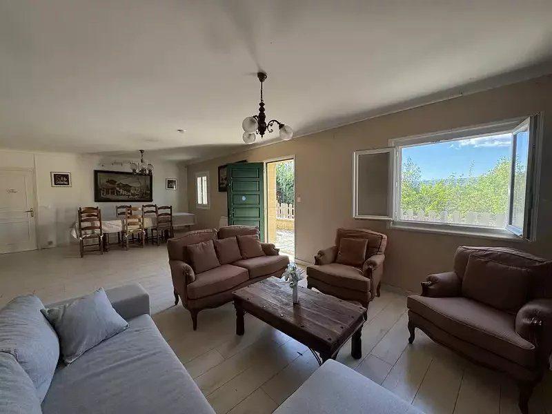 Maison - 232 m² - 8 pièces