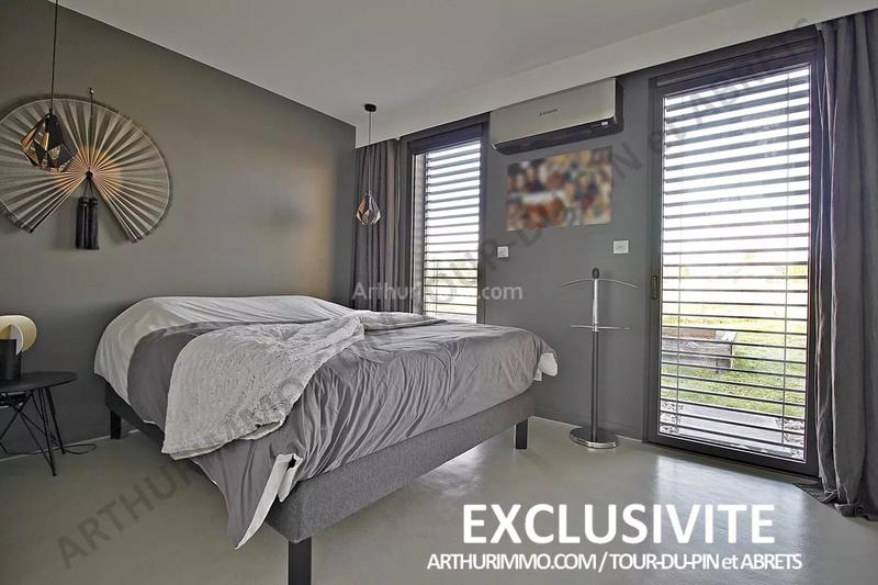 Maison - 222 m² - 6 pièces