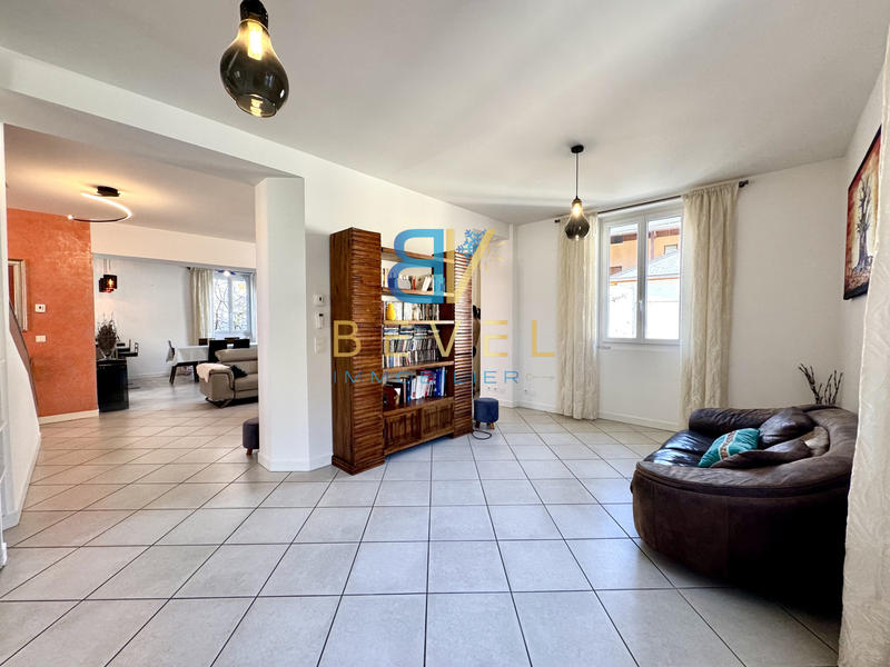 Villa - 238 m² - 8 pièces