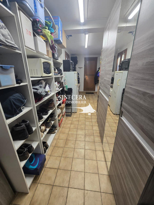 Villa - 198 m² - 10 pièces