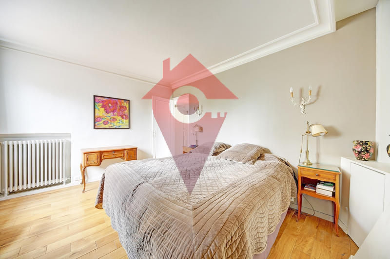 Maison - 360 m² - 10 pièces