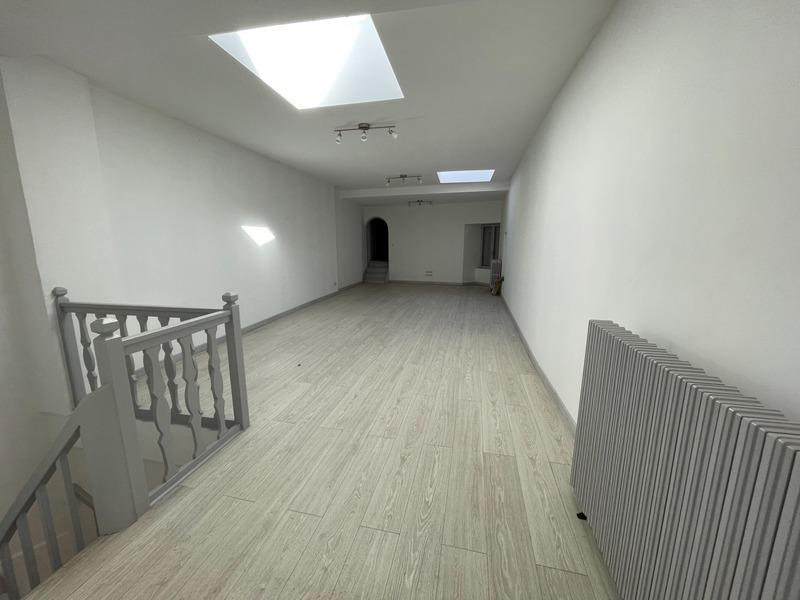 Local commercial - 200 m² - 4 pièces