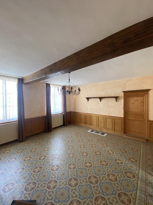 Maison - 247 m² - 9 pièces