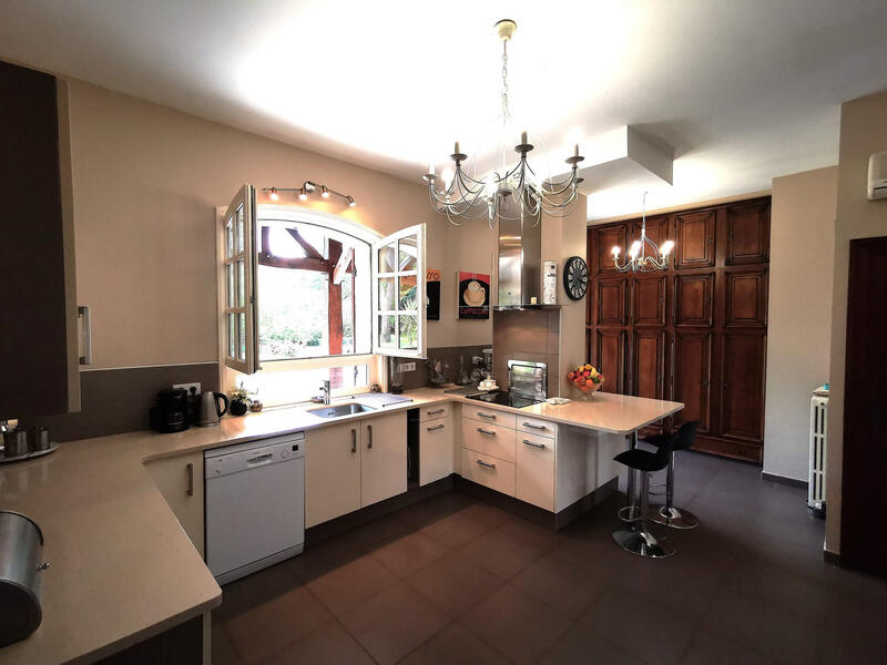 Villa - 271 m² - 6 pièces