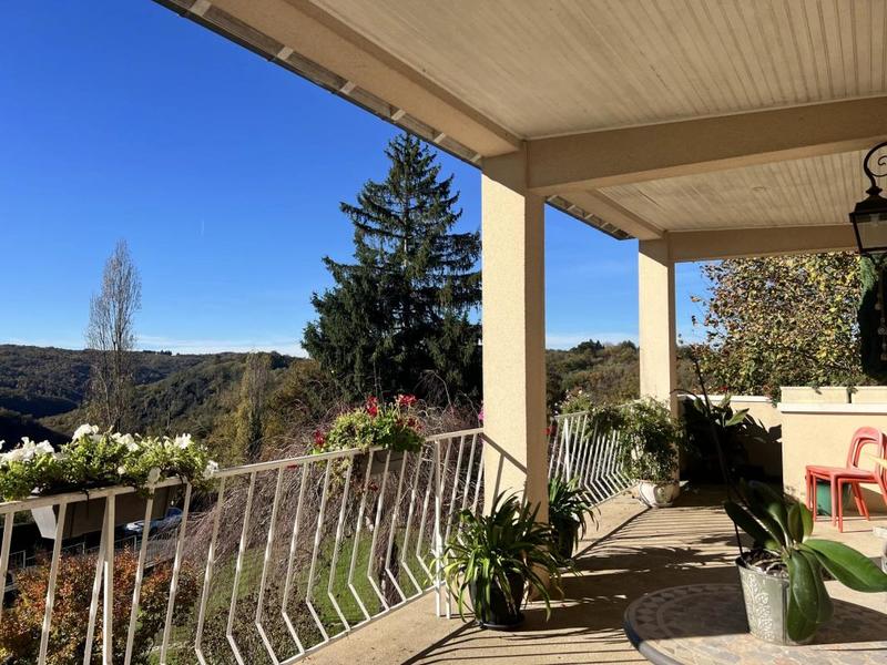 Maison - 146 m² - 9 pièces