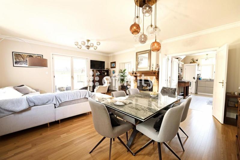 Maison - 180 m² - 6 pièces