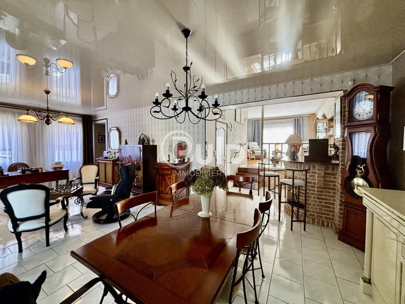 Maison - 227 m² - 8 pièces