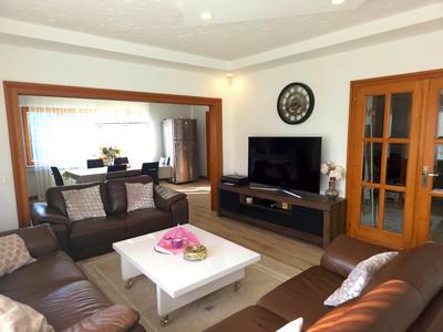 Maison - 166 m² - 8 pièces