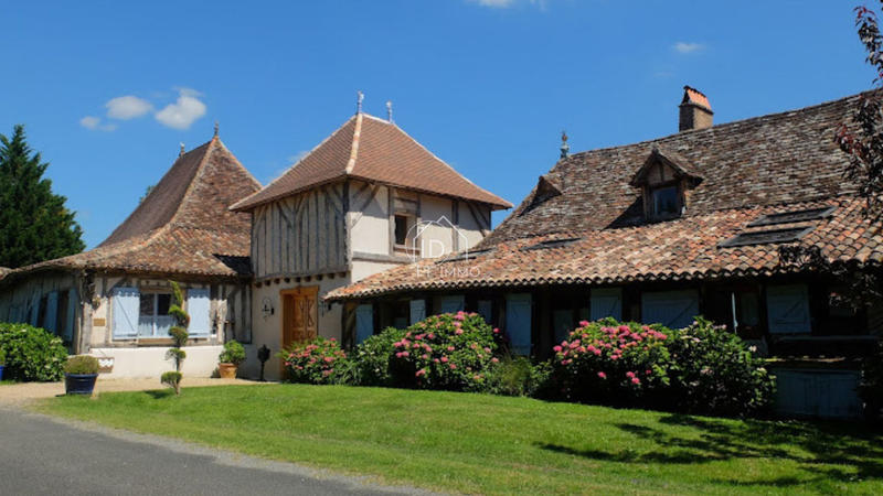 Maison - 274 m² - 13 pièces