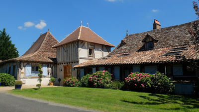 Maison - 274 m² - 13 pièces