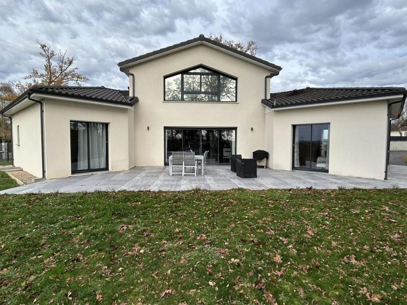 Maison - 160 m² - 6 pièces