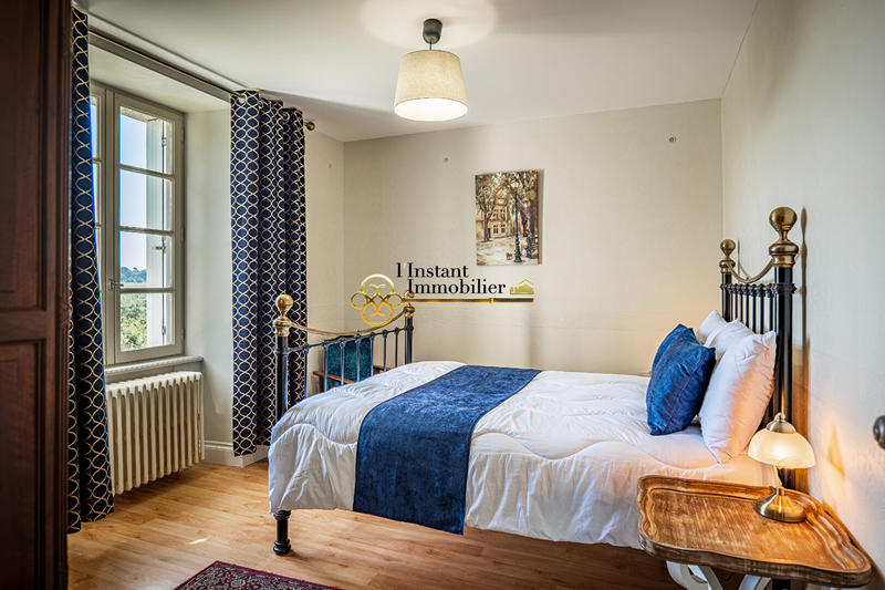 Maison - 185 m² - 11 pièces