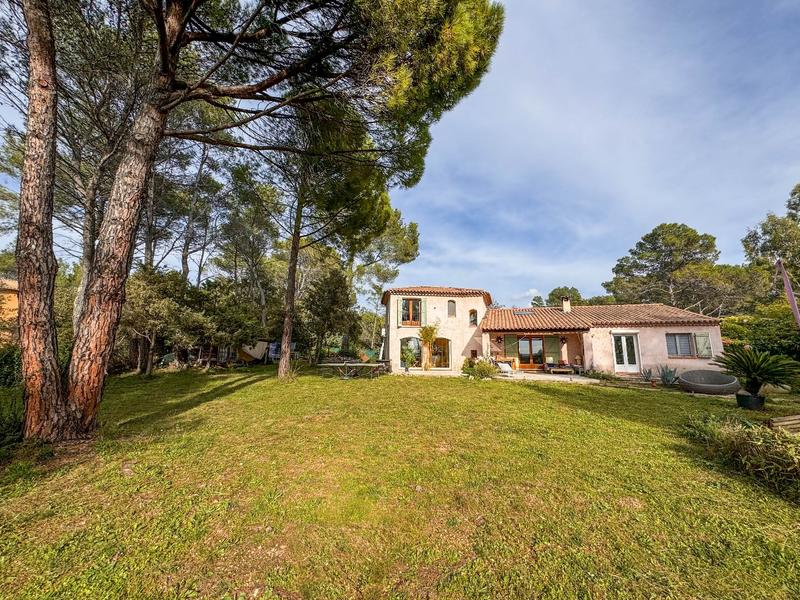 Maison - 195 m² - 8 pièces