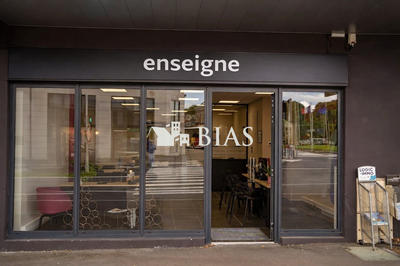 Fonds de commerce - Local commercial - 61 m²