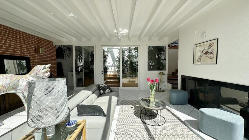 Maison d'architecte - 240 m² - 9 pièces