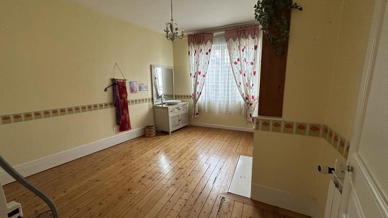 Maison - 284 m² - 11 pièces