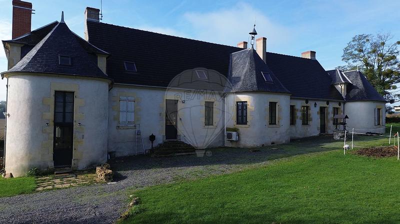 Demeure - 318 m² - 13 pièces