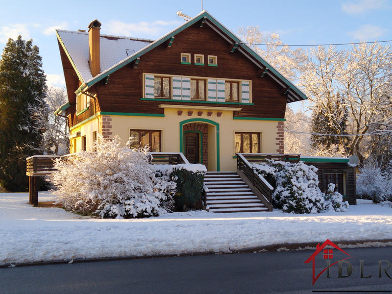 Maison - 277 m² - 10 pièces